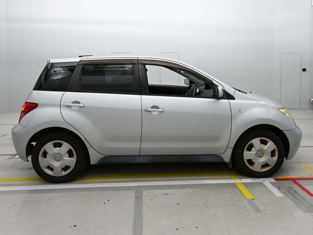 TOYOTA IST