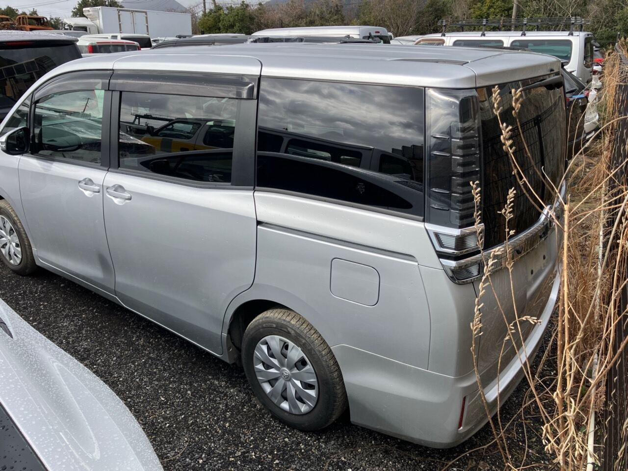 TOYOTA VOXY