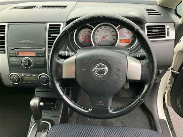 NISSAN TIIDA