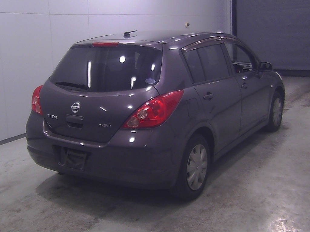 NISSAN TIIDA