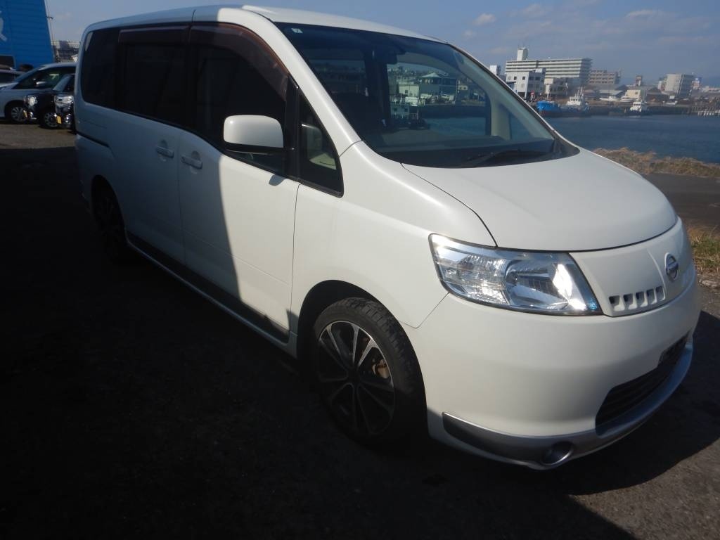 NISSAN SERENA