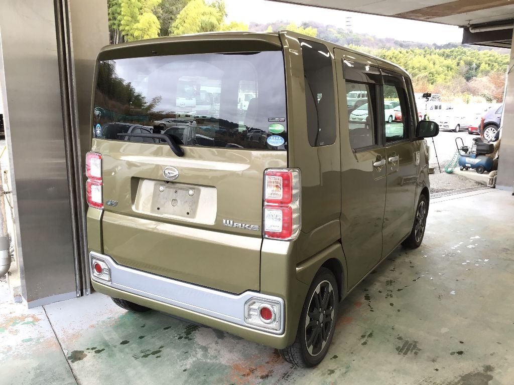 DAIHATSU WAKE