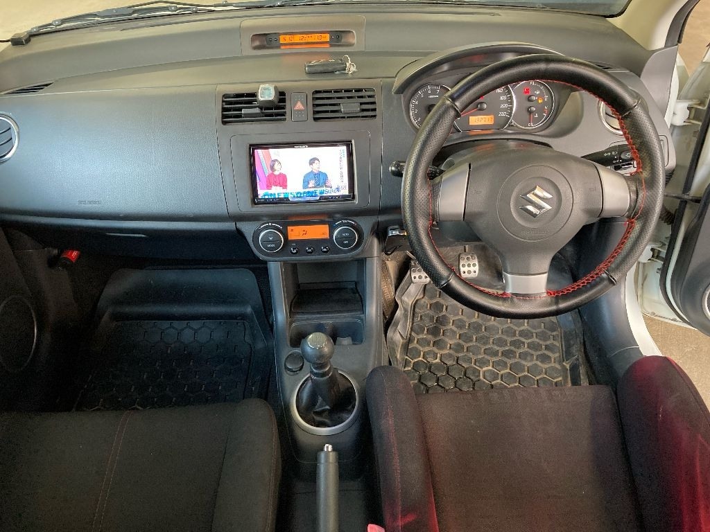 SUZUKI SWIFT