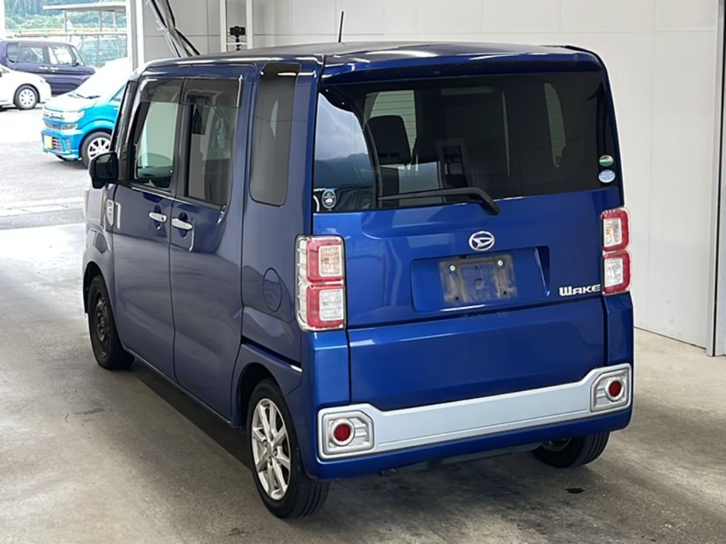 DAIHATSU WAKE