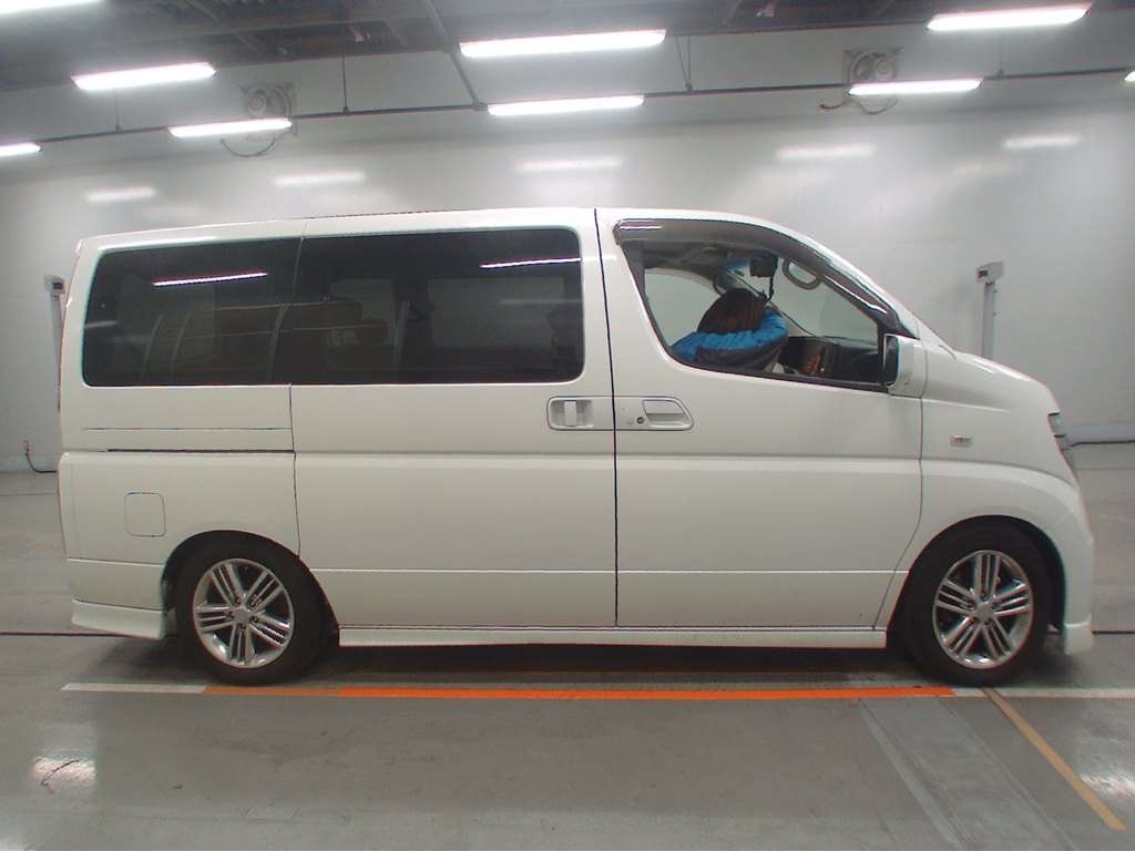NISSAN ELGRAND