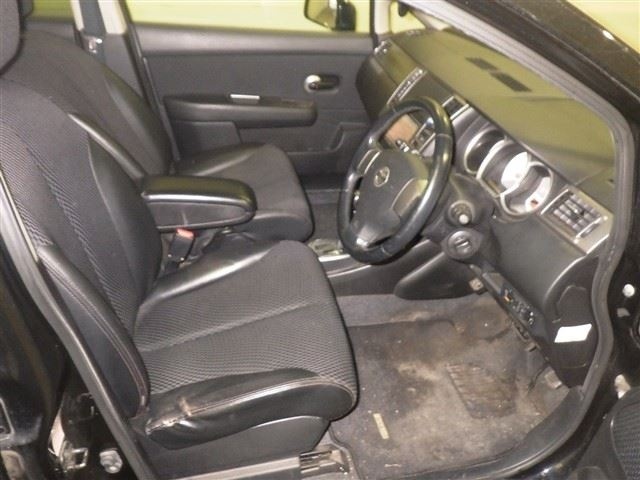 NISSAN TIIDA