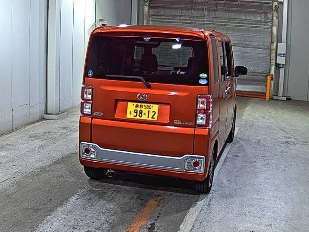 DAIHATSU WAKE