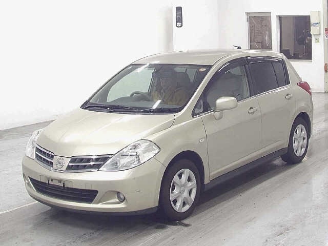 NISSAN TIIDA