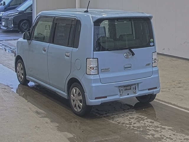 TOYOTA PIXIS SPACE
