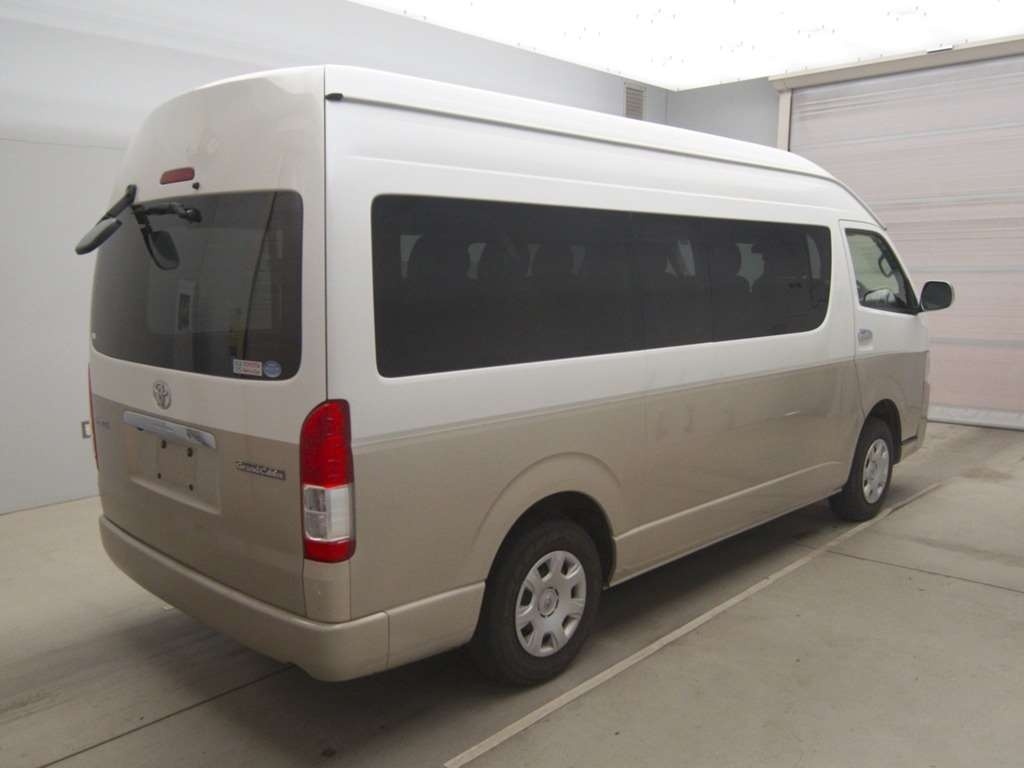 TOYOTA HIACE