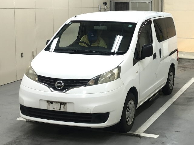 NISSAN NV200