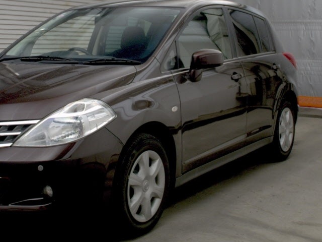 NISSAN TIIDA