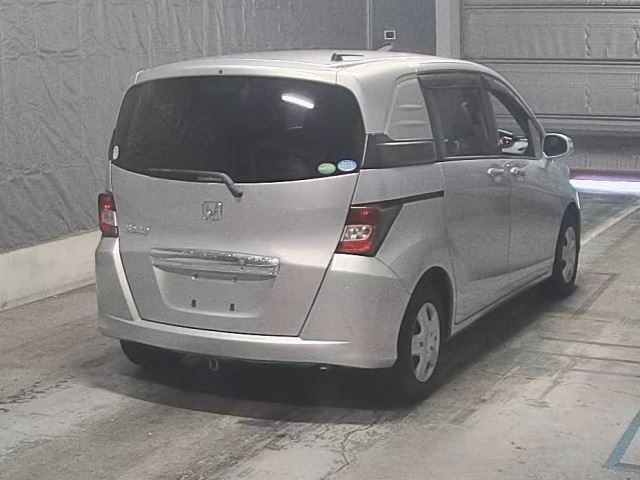 HONDA FREED SPIKE
