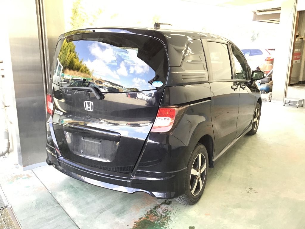 HONDA FREED SPIKE