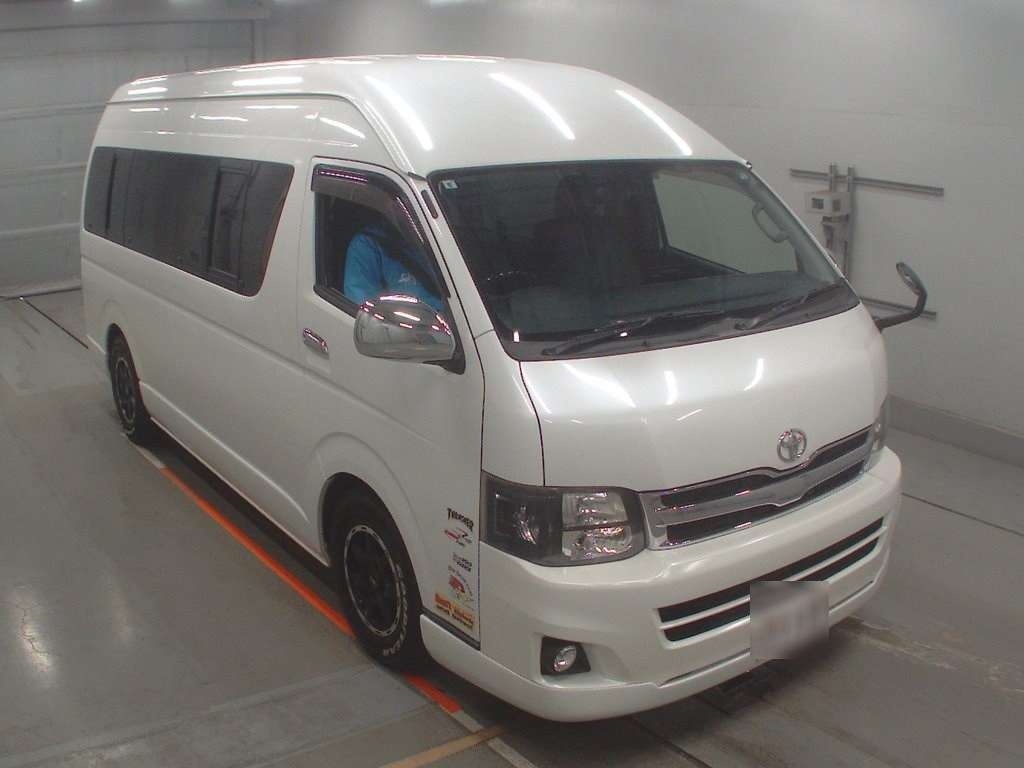 TOYOTA HIACE