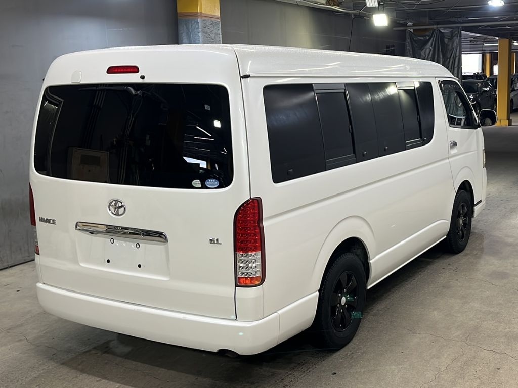 TOYOTA HIACE