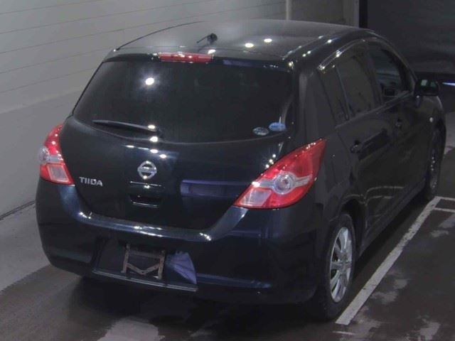 NISSAN TIIDA
