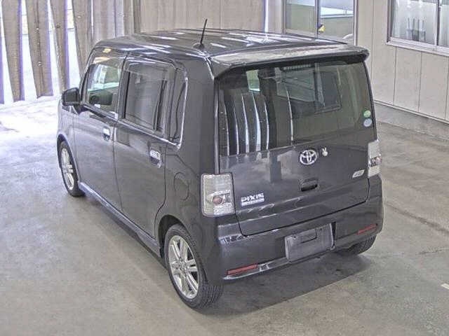 TOYOTA PIXIS SPACE