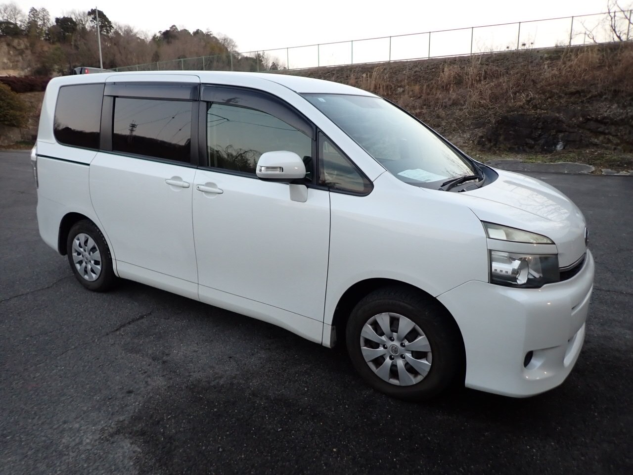 TOYOTA VOXY