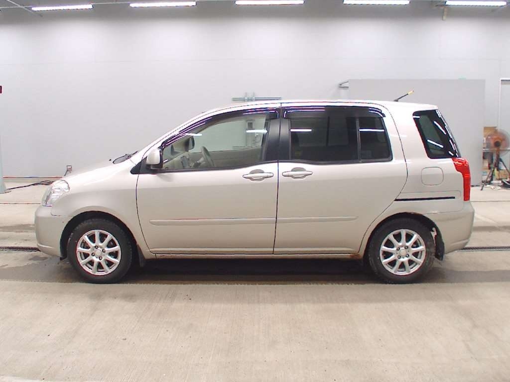 TOYOTA RAUM