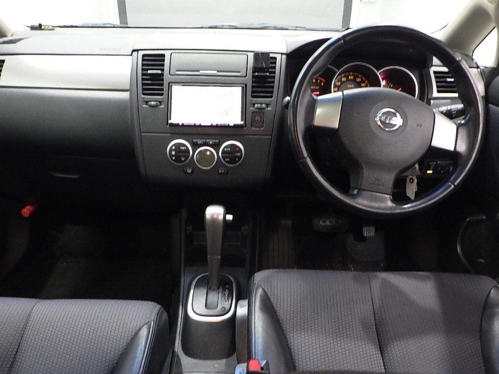 NISSAN TIIDA