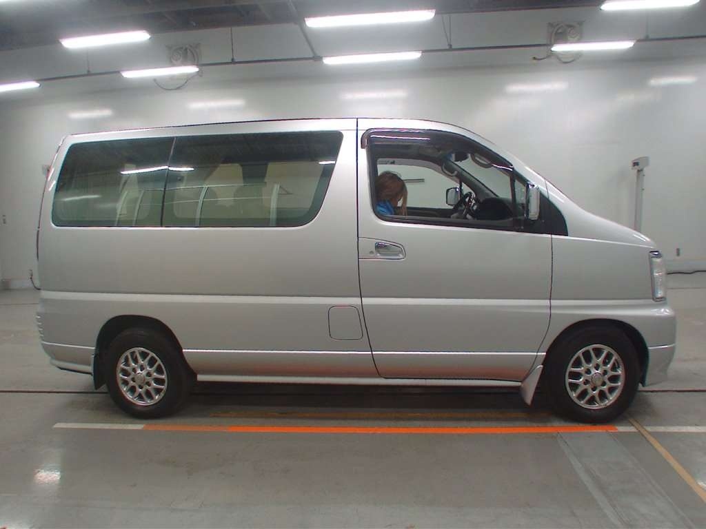 NISSAN ELGRAND