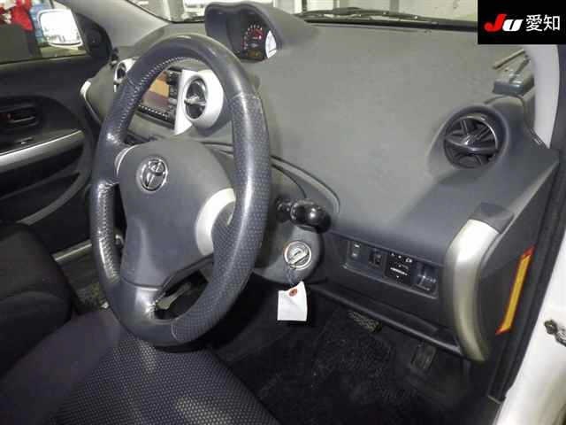 TOYOTA IST