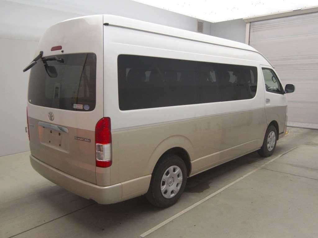 TOYOTA HIACE