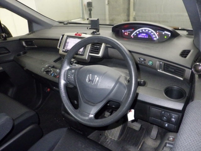 HONDA FREED SPIKE