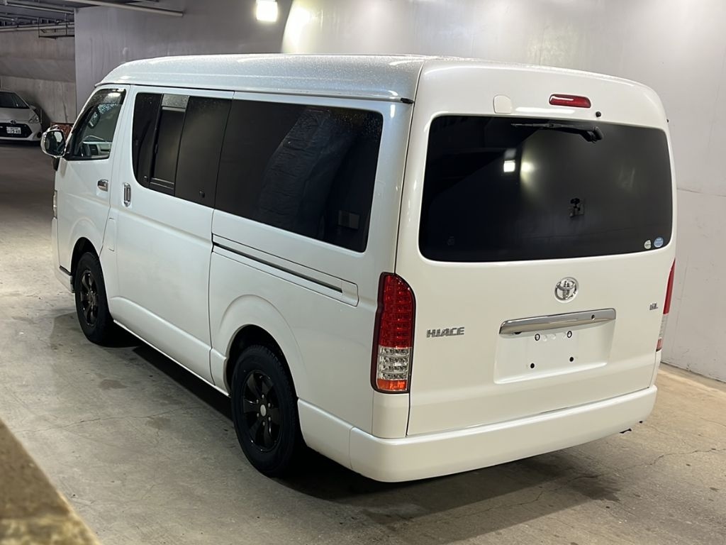 TOYOTA HIACE