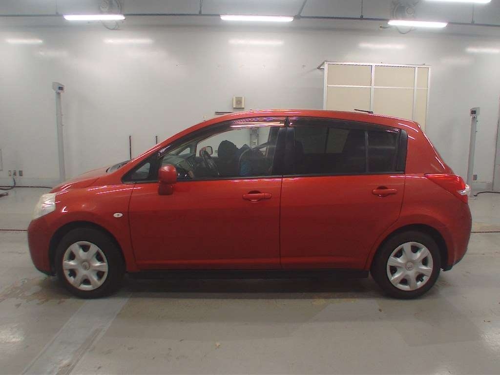NISSAN TIIDA
