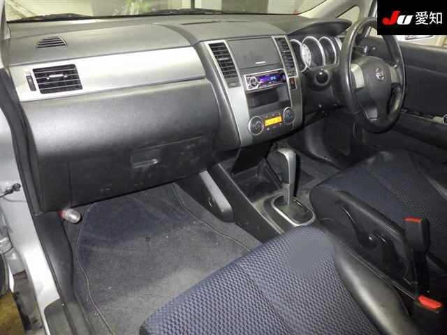 NISSAN TIIDA