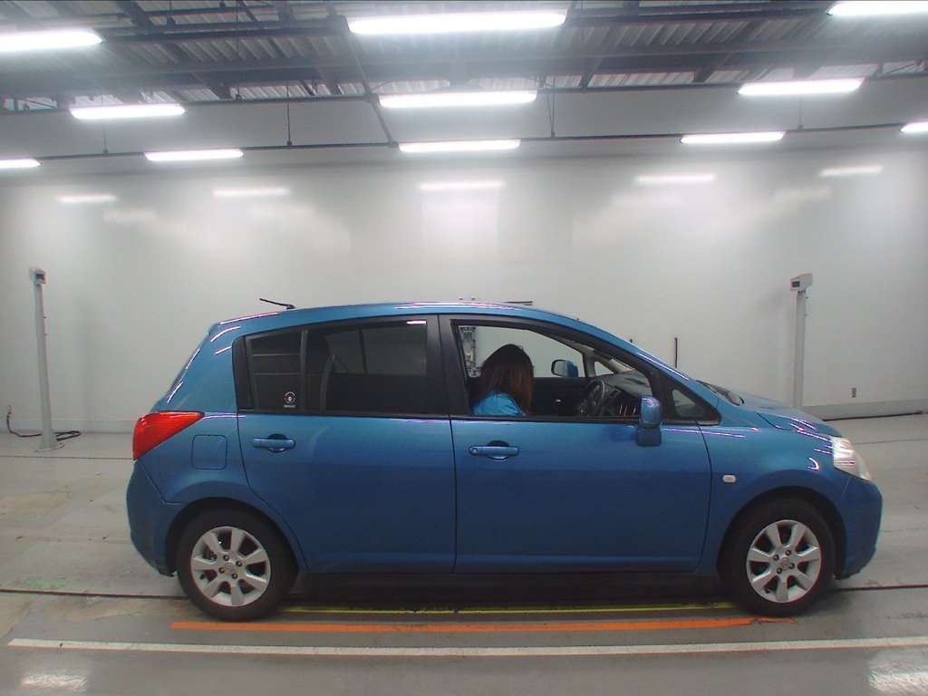NISSAN TIIDA