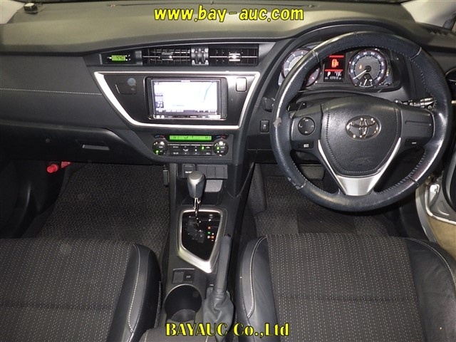 TOYOTA AURIS