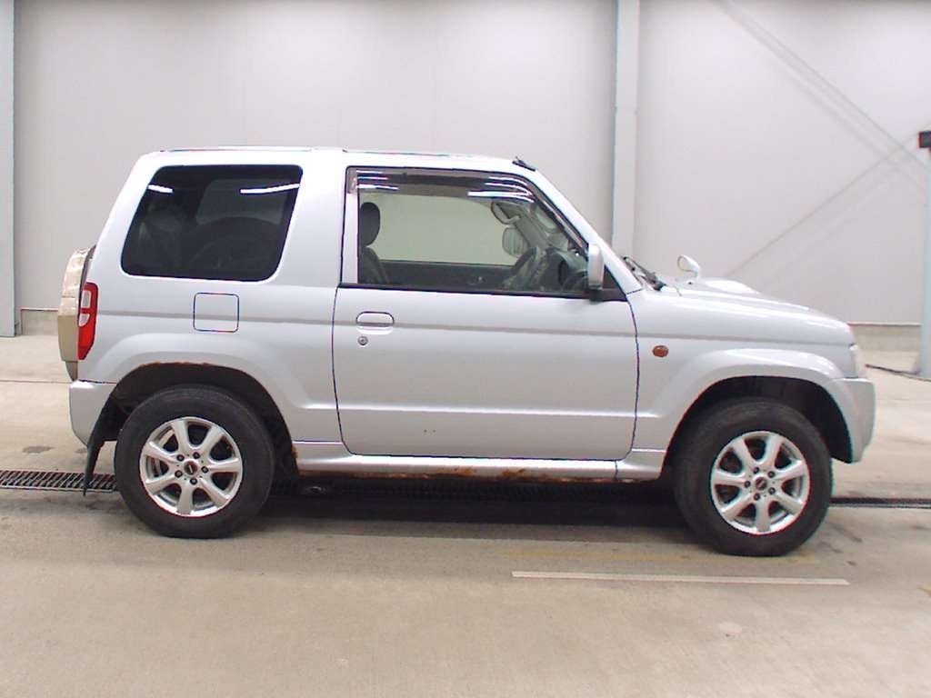 MITSUBISHI PAJERO MINI