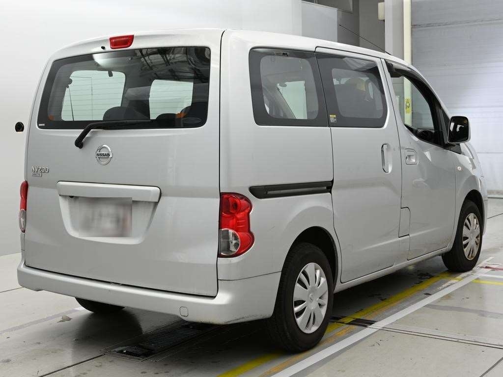 NISSAN NV200