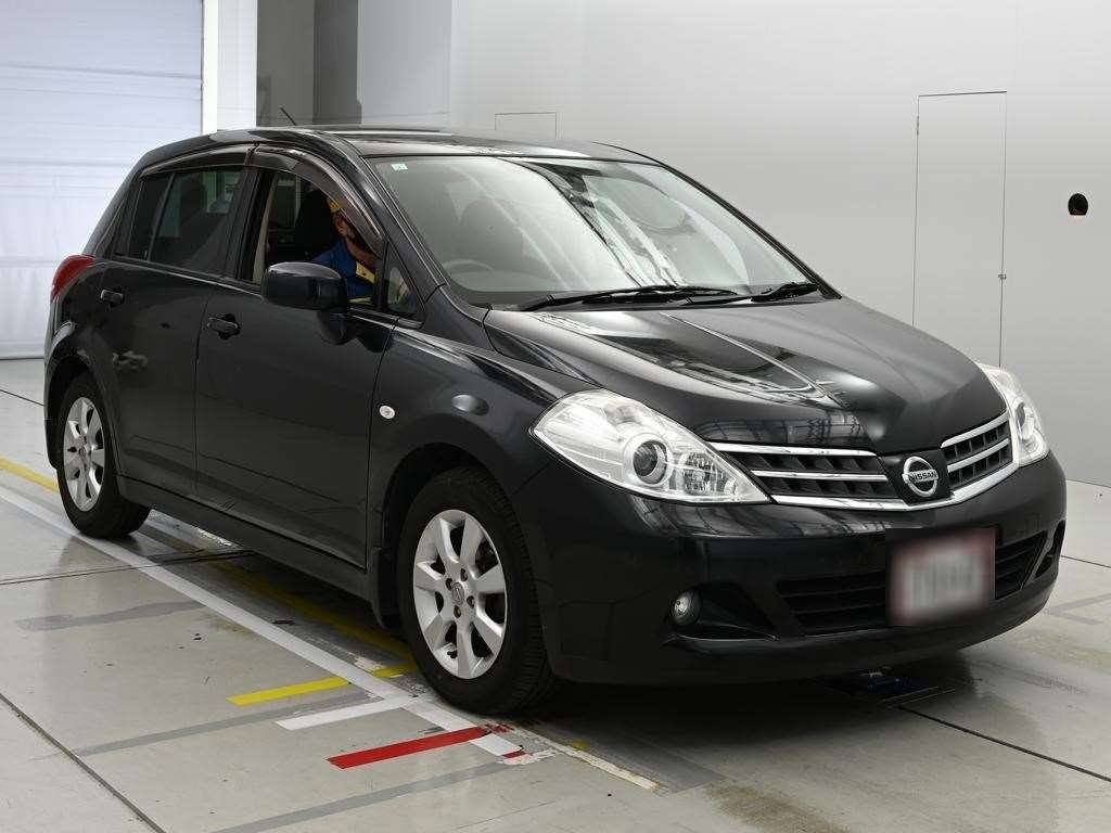 NISSAN TIIDA