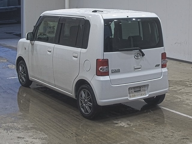 TOYOTA PIXIS SPACE