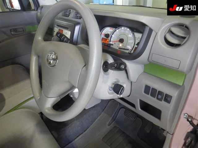 TOYOTA PIXIS SPACE