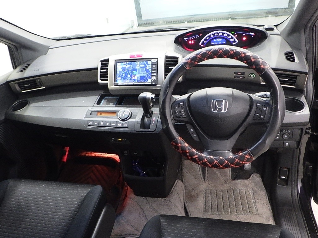 HONDA FREED SPIKE