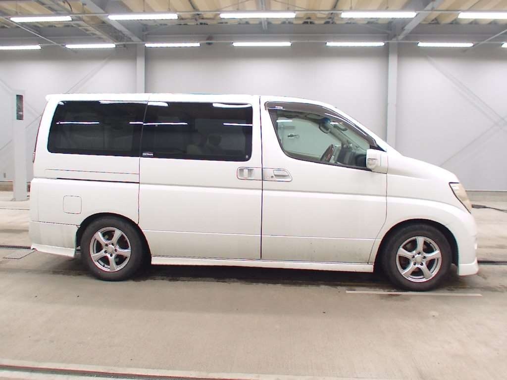 NISSAN ELGRAND