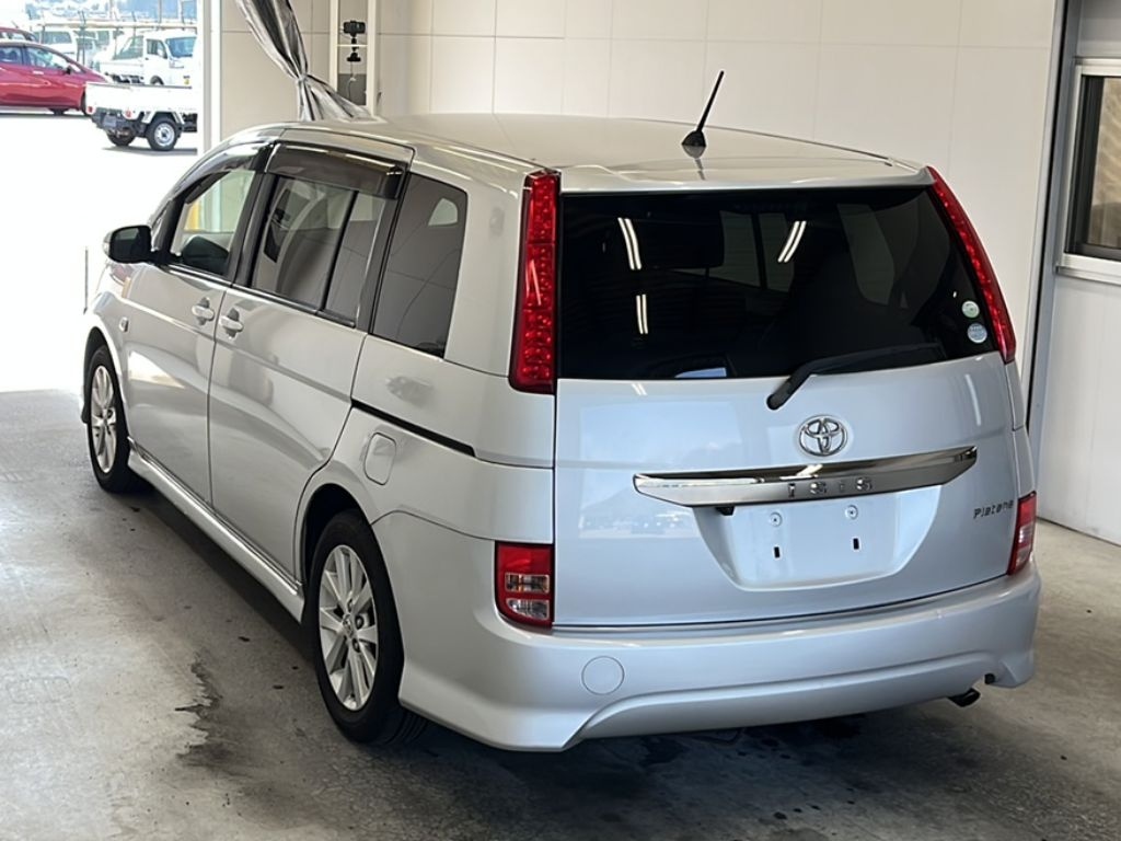 TOYOTA ISIS