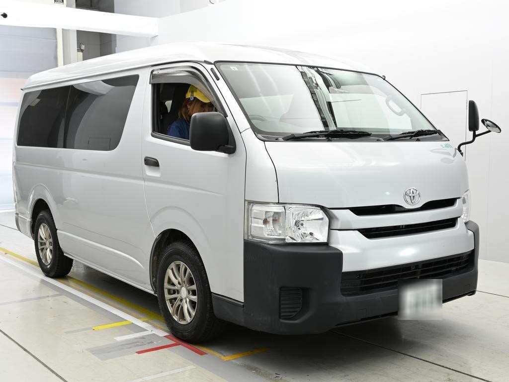 TOYOTA HIACE
