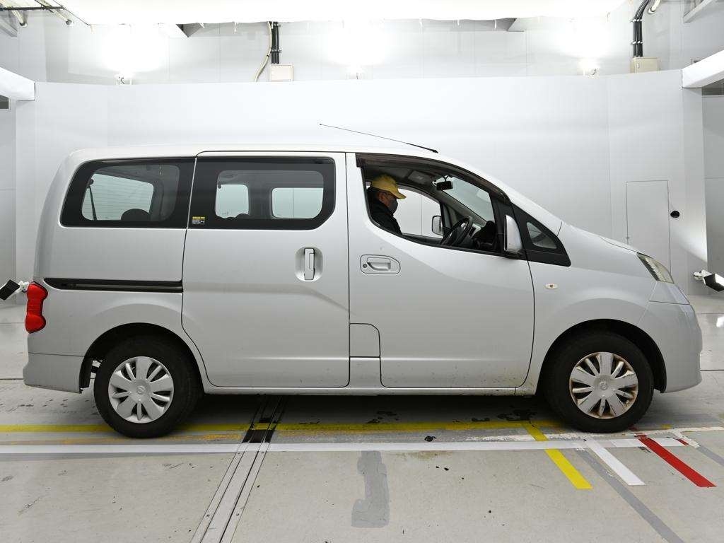 NISSAN NV200