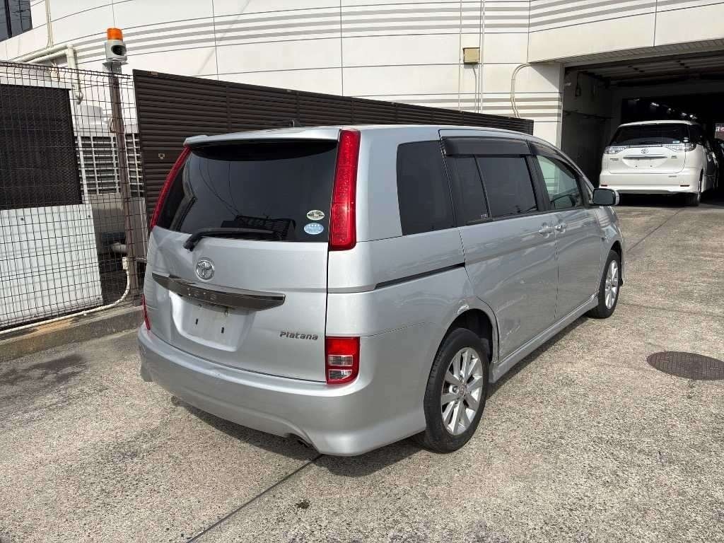 TOYOTA ISIS