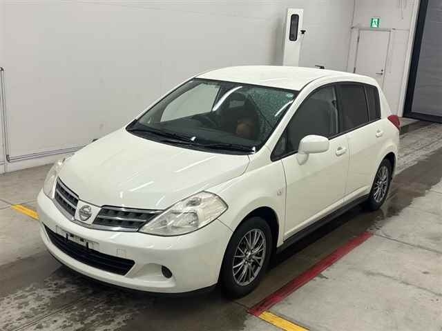 NISSAN TIIDA