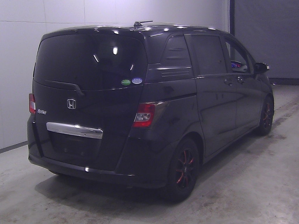 HONDA FREED SPIKE