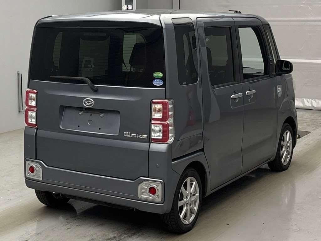DAIHATSU WAKE