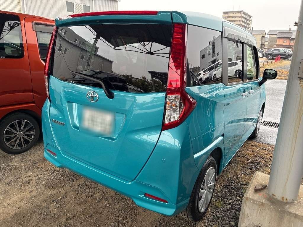 TOYOTA ROOMY