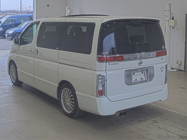 NISSAN ELGRAND